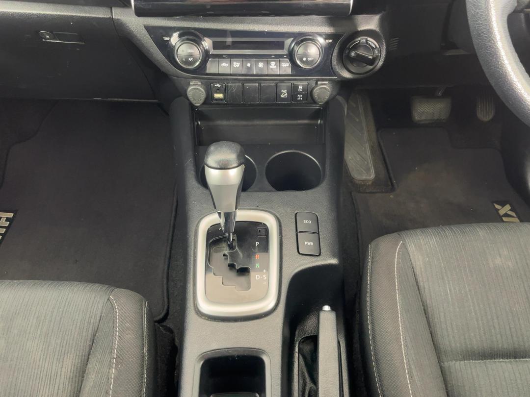 Photo '18' of Toyota Hilux