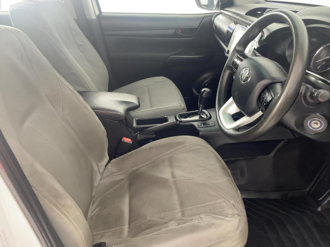 Photo '16' of Toyota Hilux