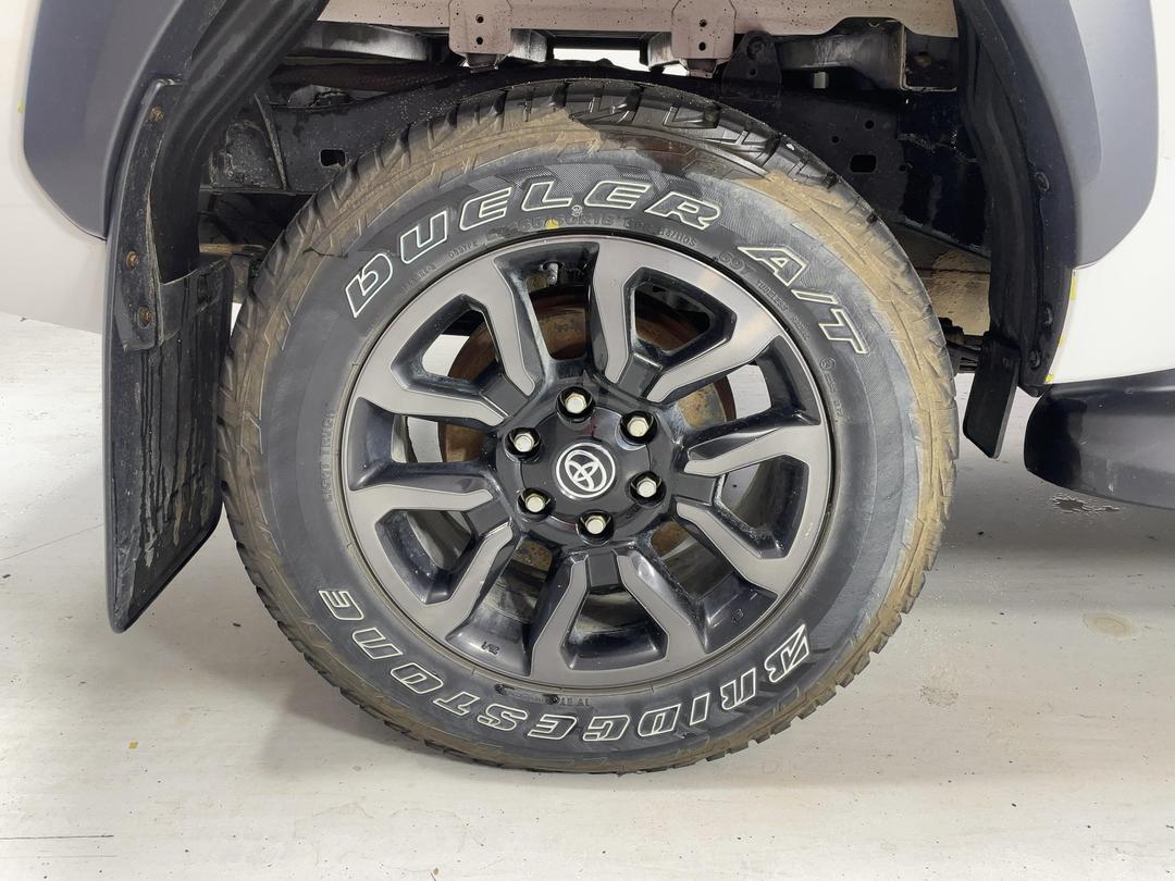 Photo '12' of Toyota Hilux