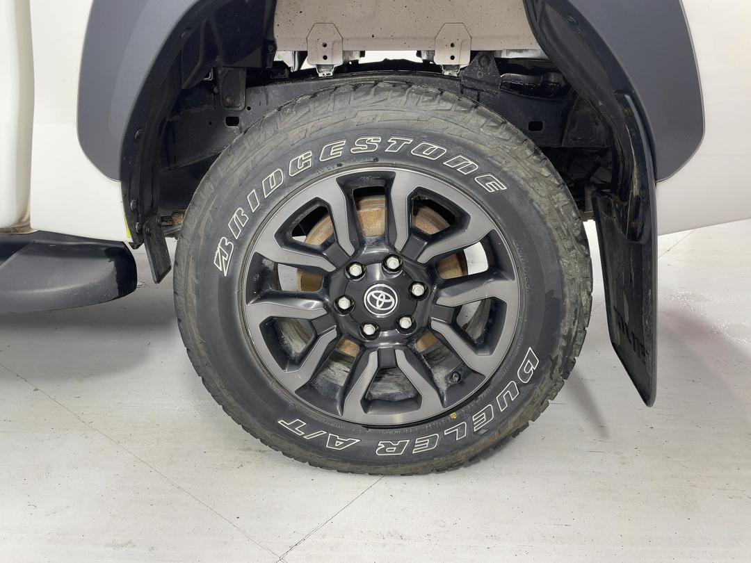 Photo '11' of Toyota Hilux