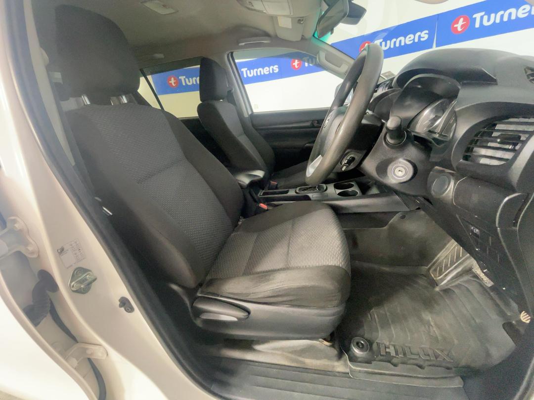 Photo '16' of Toyota Hilux