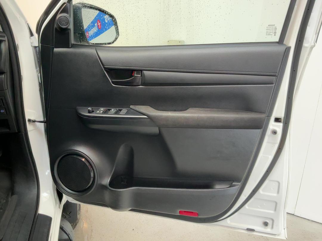 Photo '14' of Toyota Hilux
