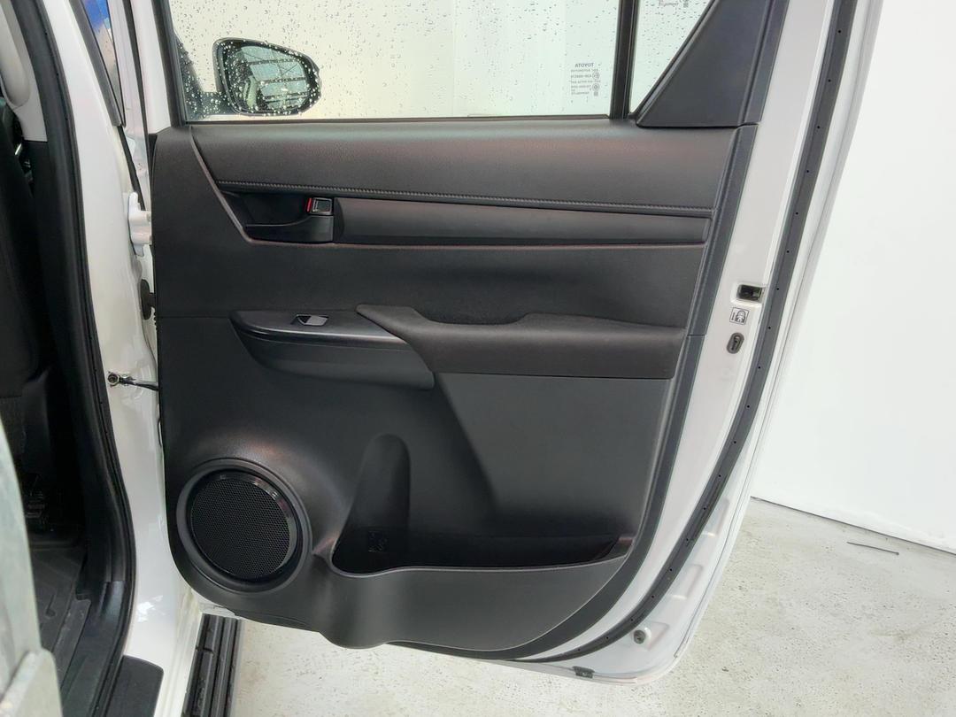 Photo '18' of Toyota Hilux