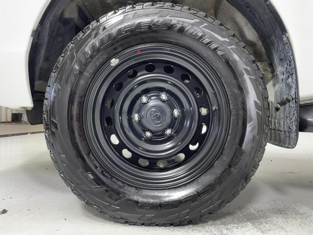 Photo '10' of Toyota Hilux