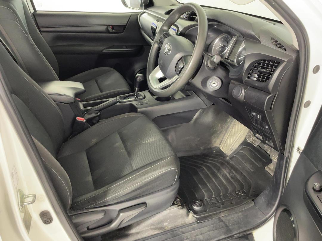 Photo '16' of Toyota Hilux