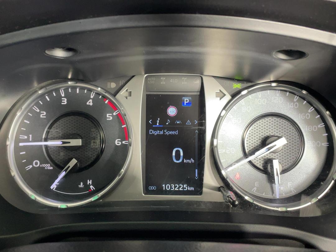 Photo '21' of Toyota Hilux