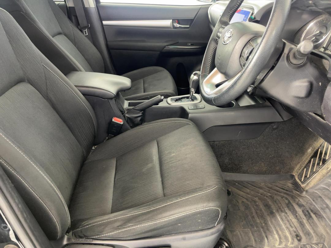 Photo '16' of Toyota Hilux