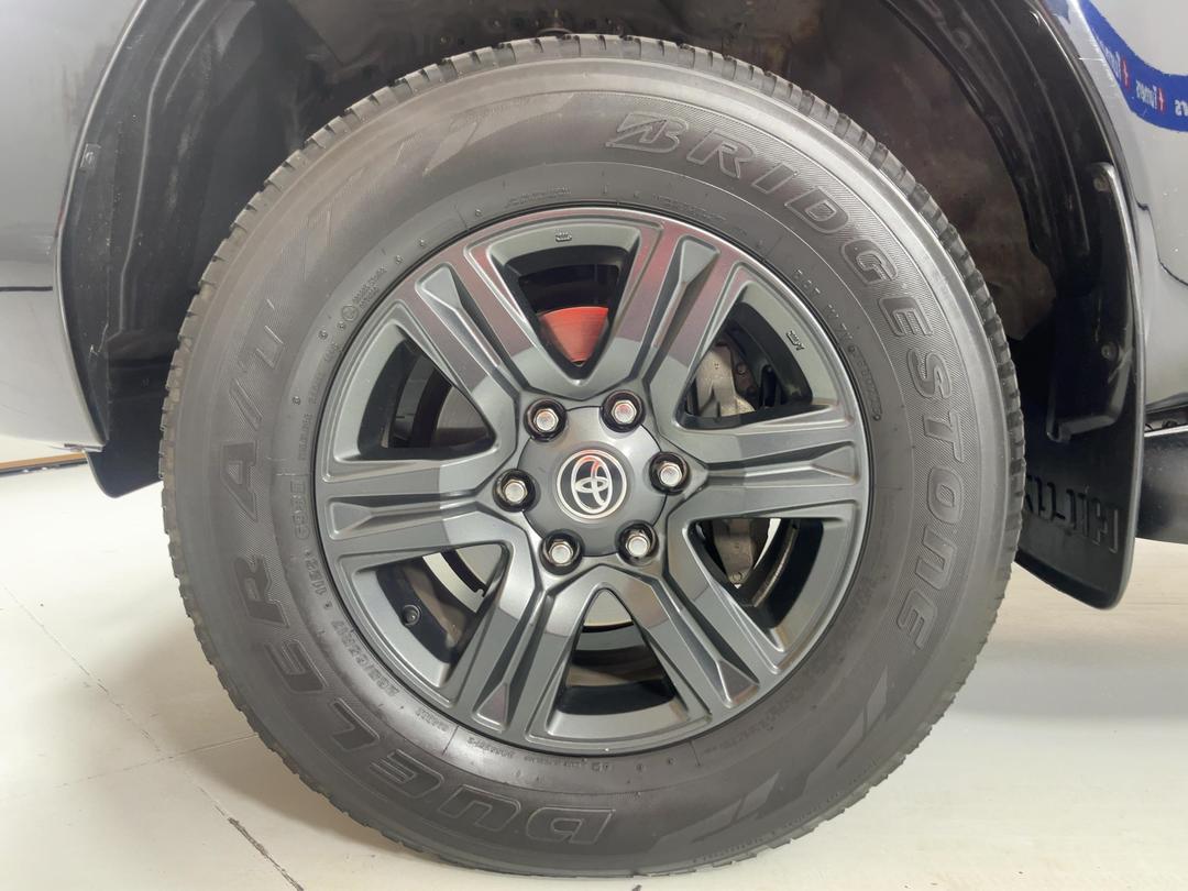 Photo '10' of Toyota Hilux