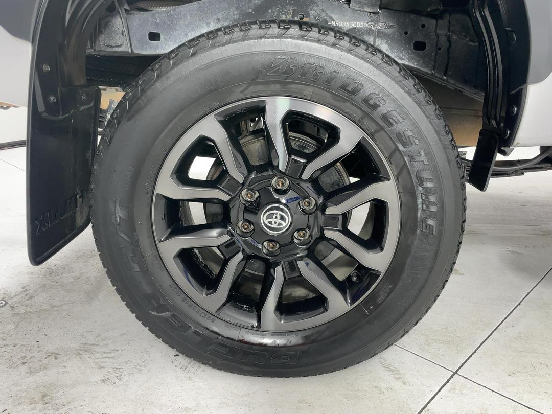 Photo '12' of Toyota Hilux