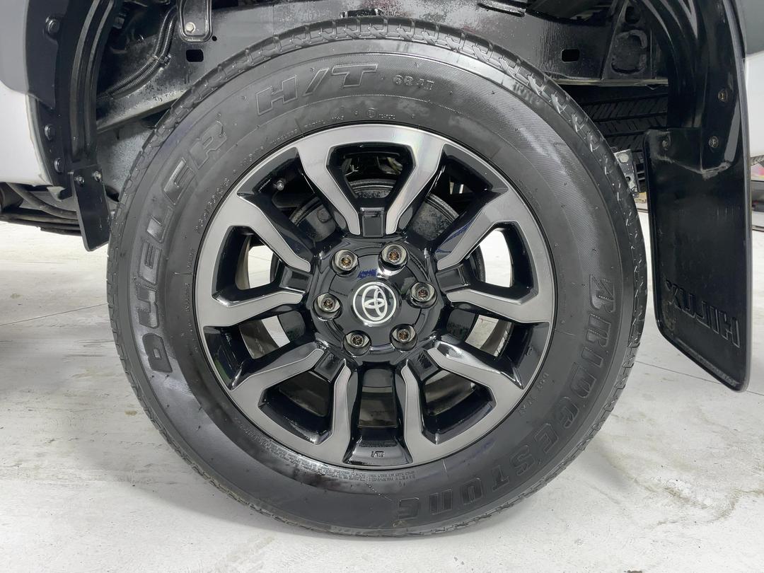 Photo '11' of Toyota Hilux