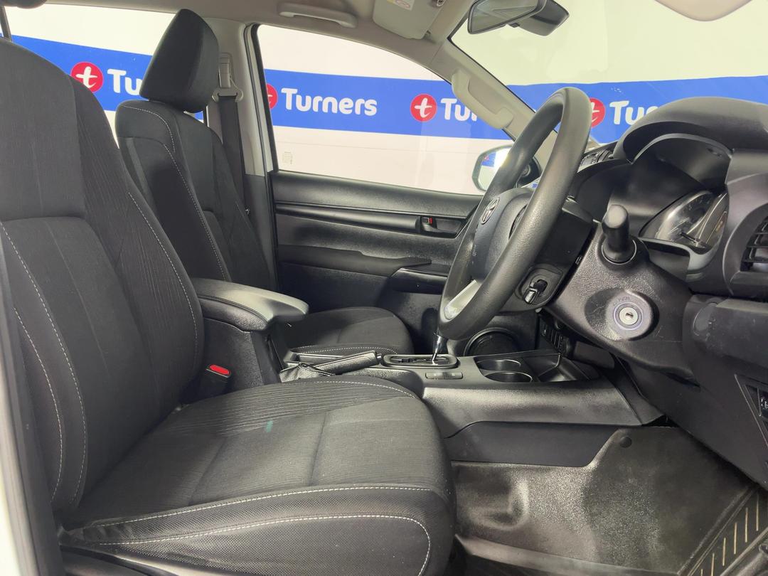 Photo '16' of Toyota Hilux