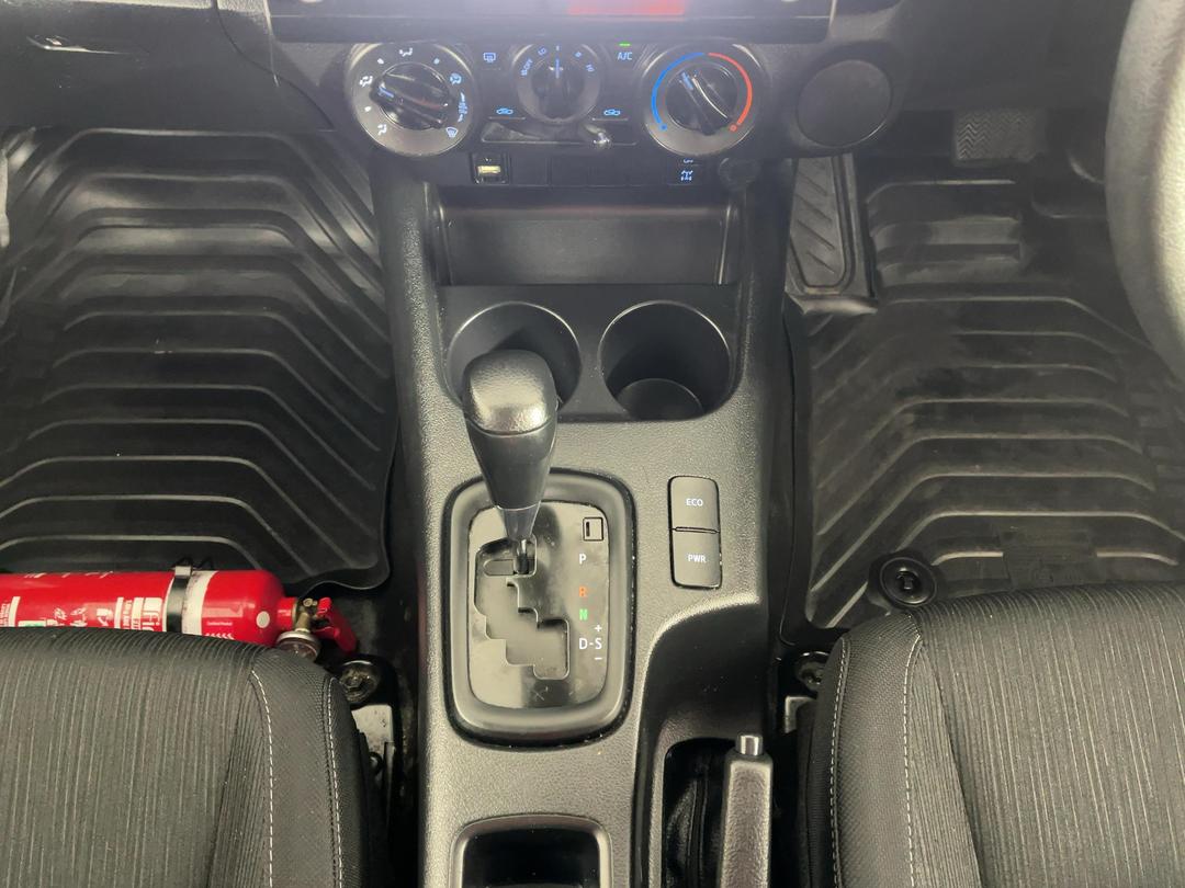 Photo '18' of Toyota Hilux