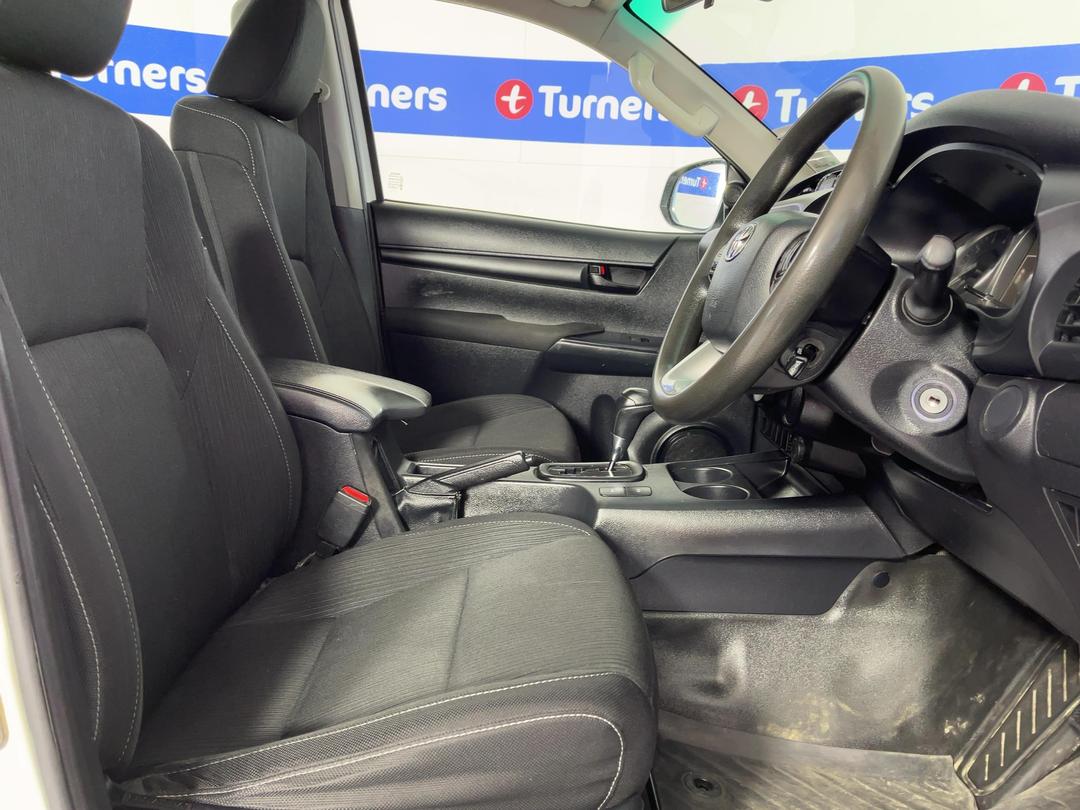 Photo '16' of Toyota Hilux