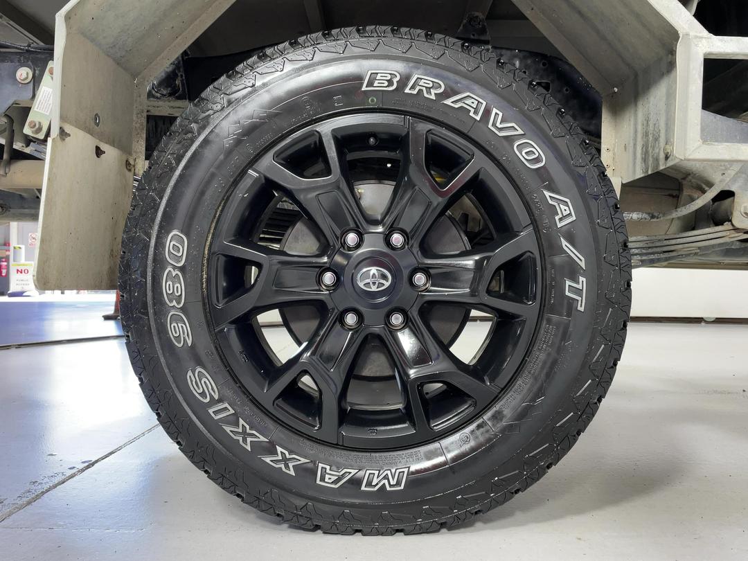 Photo '12' of Toyota Hilux
