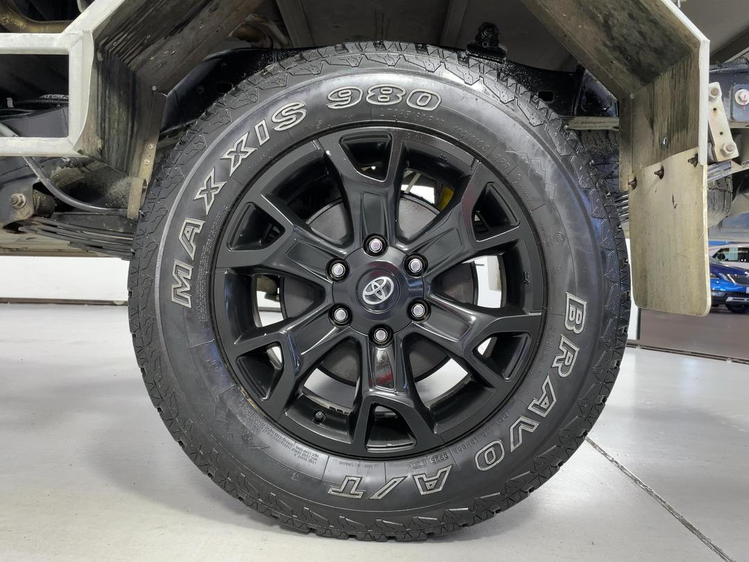 Photo '11' of Toyota Hilux