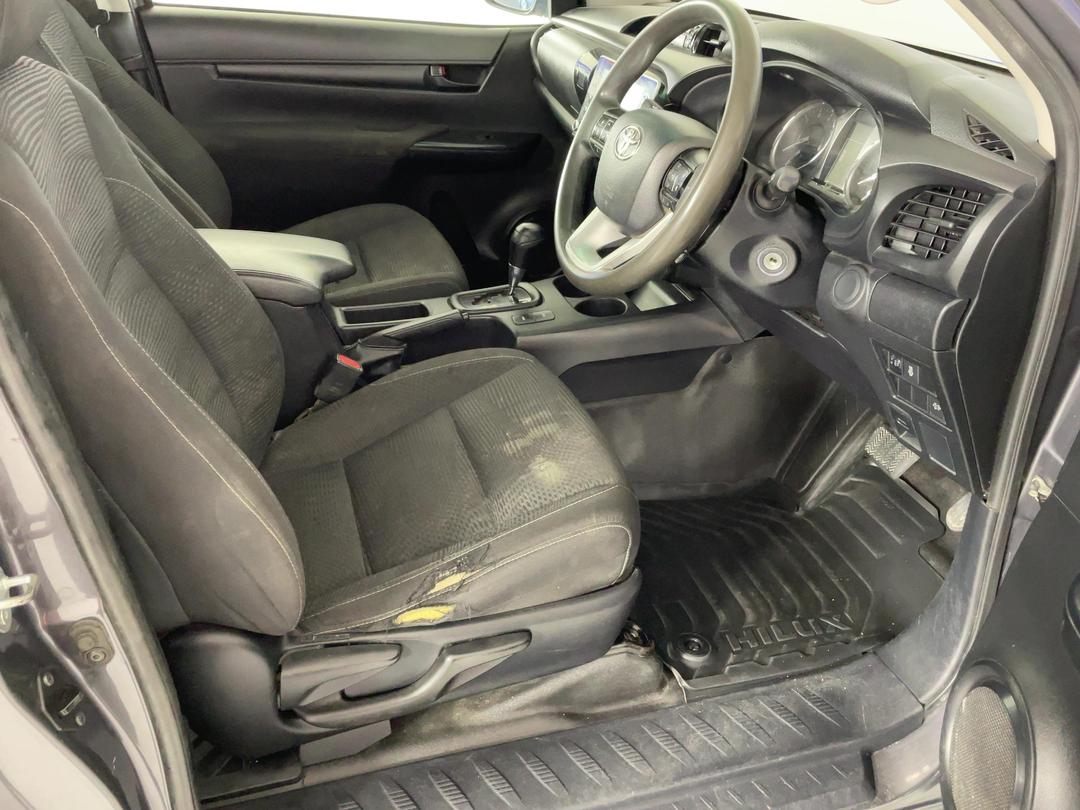 Photo '16' of Toyota Hilux