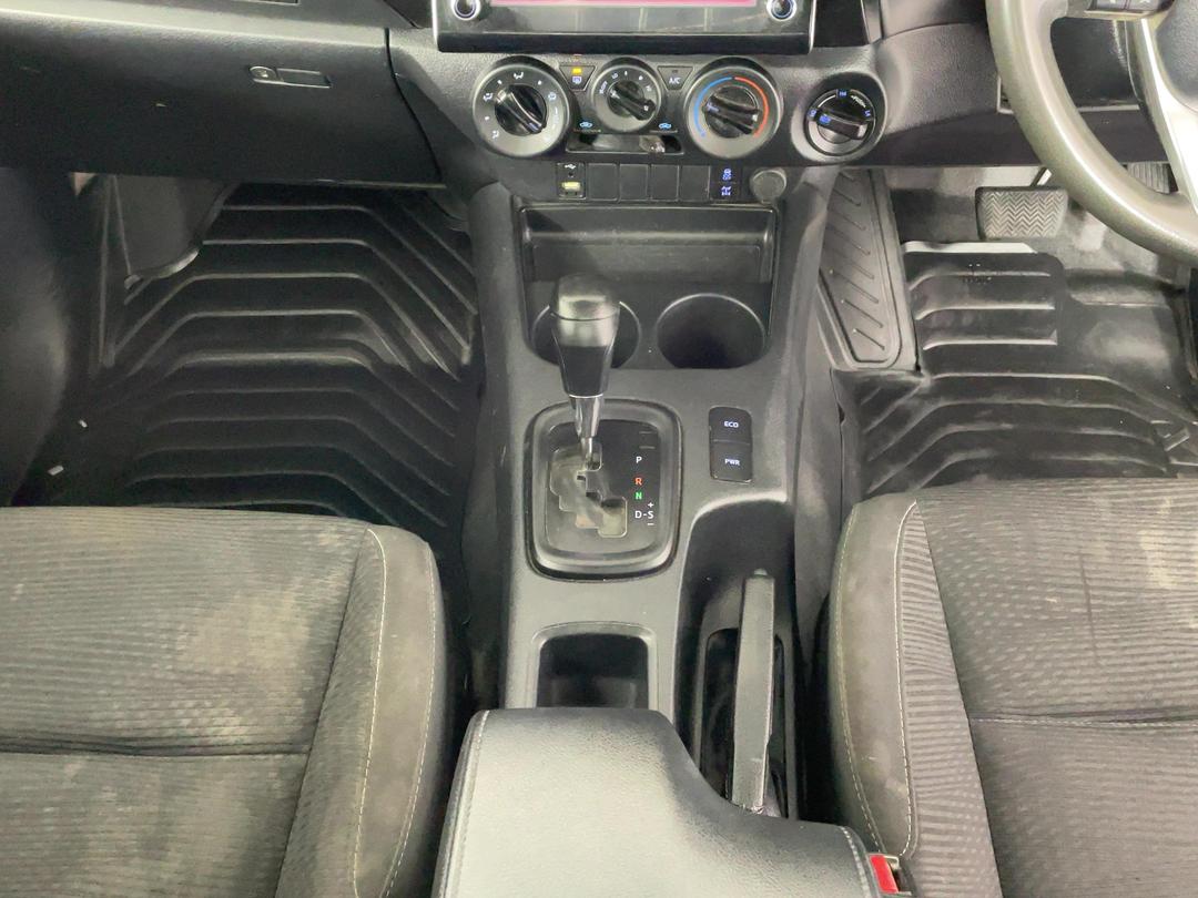 Photo '18' of Toyota Hilux