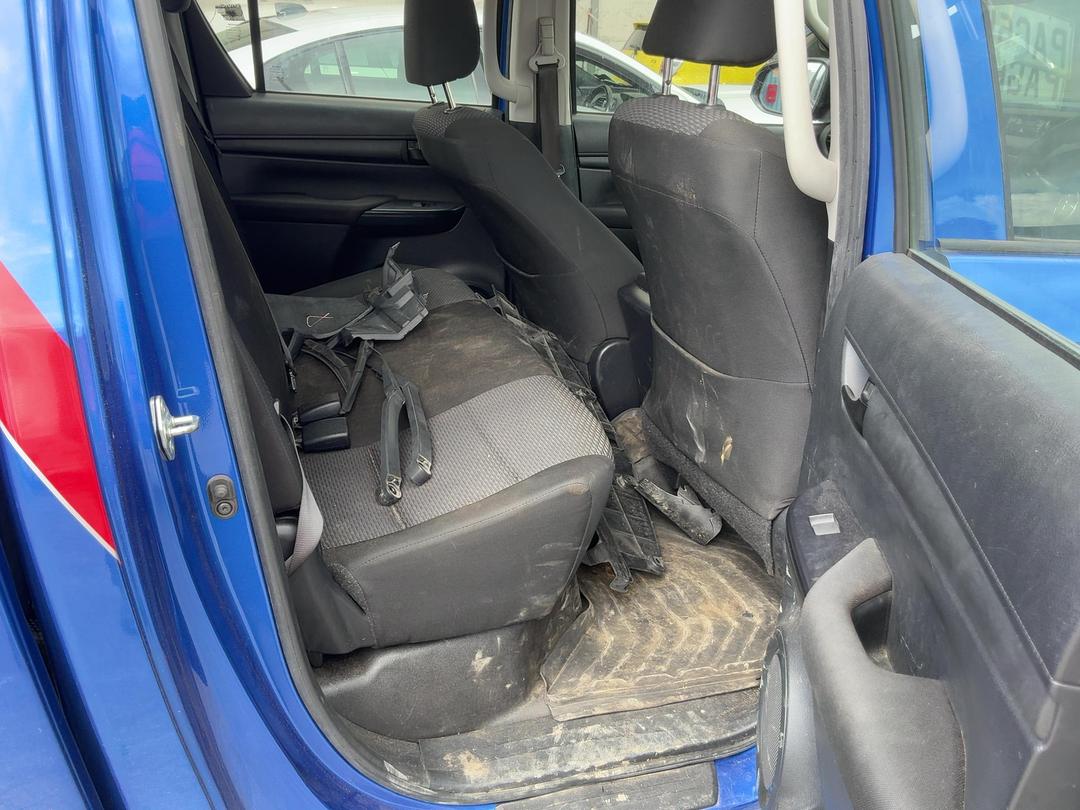 Photo '13' of Toyota Hilux WM DC