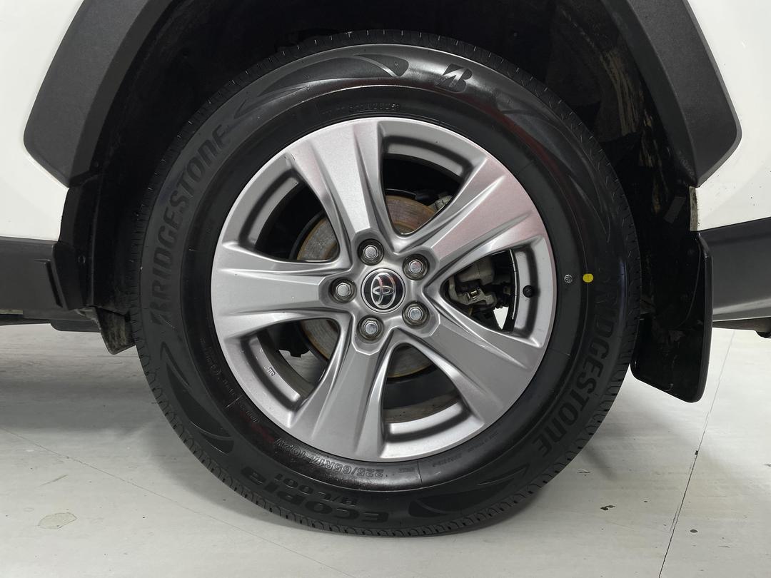 Photo '11' of Toyota Rav4