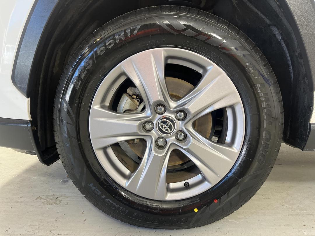 Photo '10' of Toyota Rav4