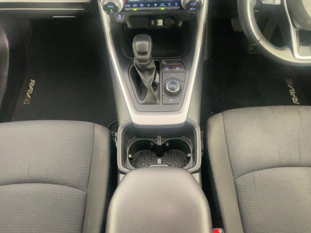 Photo '18' of Toyota Rav4