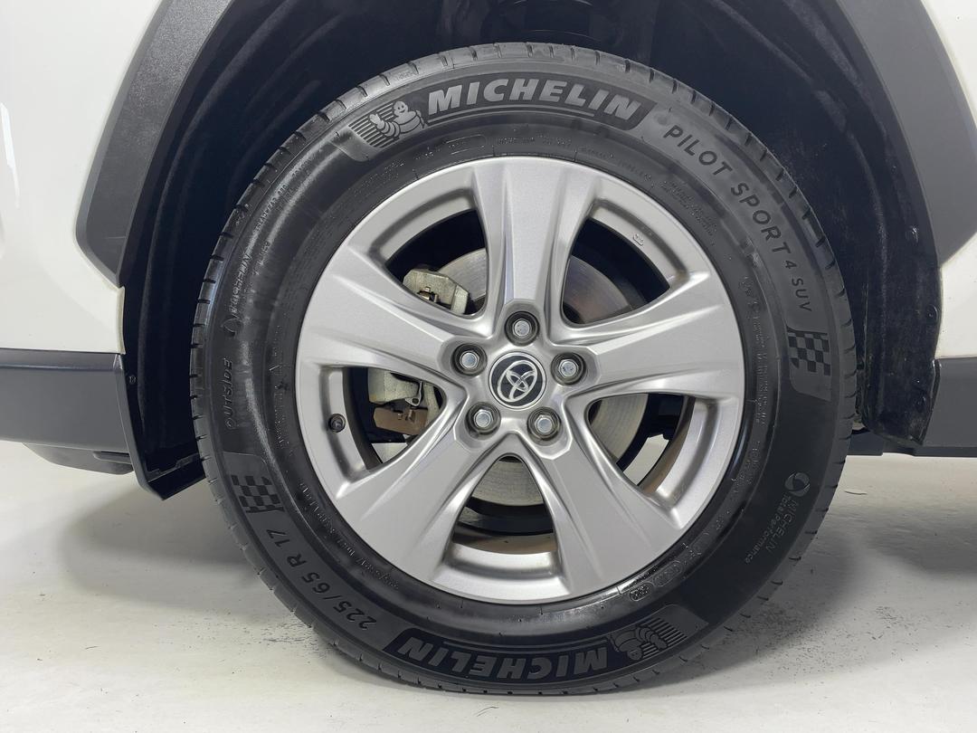 Photo '10' of Toyota Rav4