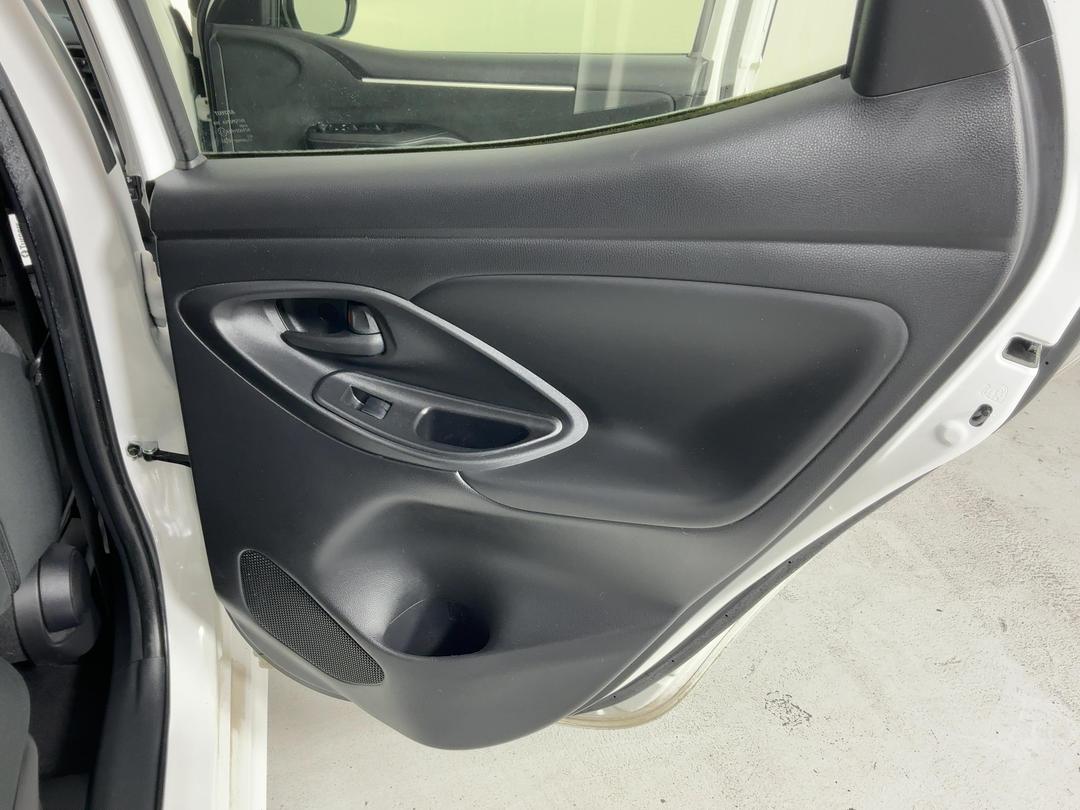 Photo '19' of Toyota Yaris
