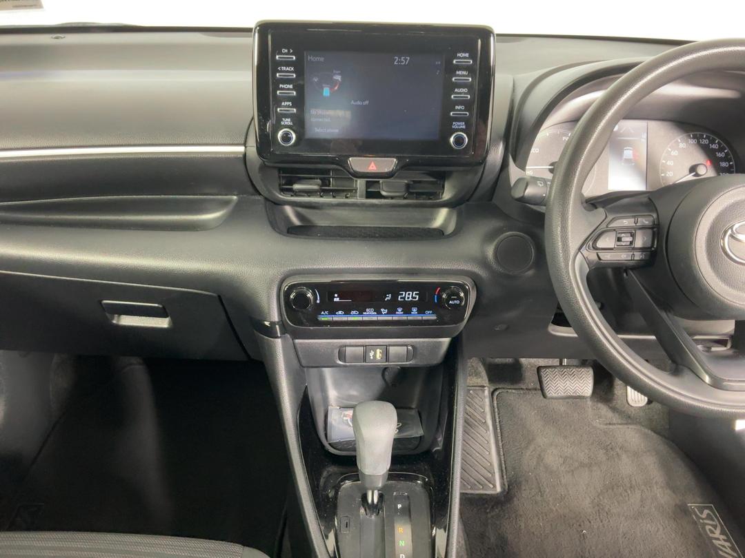 Photo '18' of Toyota Yaris