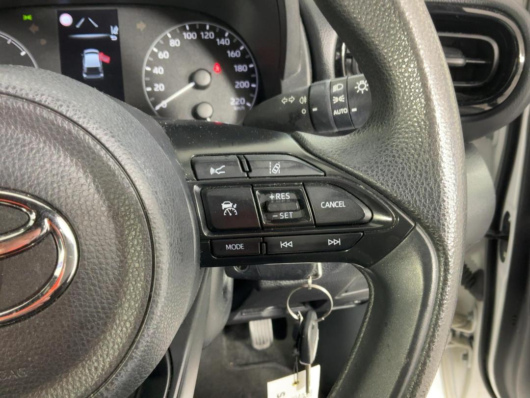 Photo '24' of Toyota Yaris