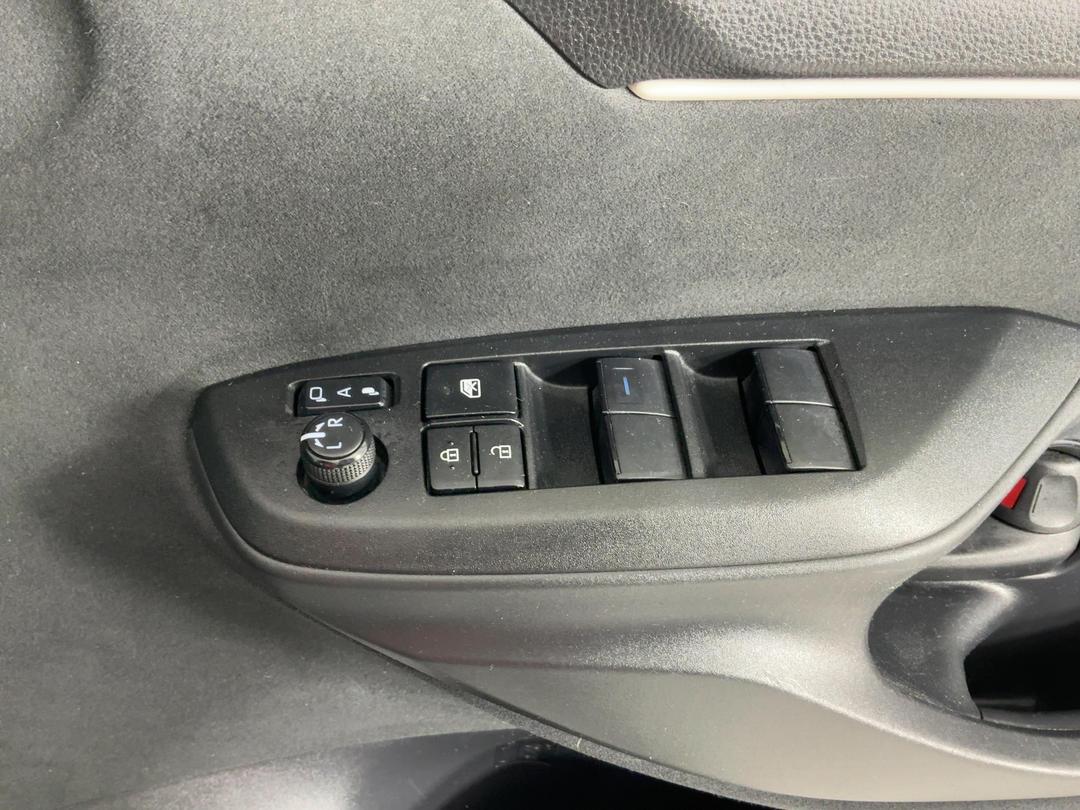 Photo '25' of Toyota Yaris