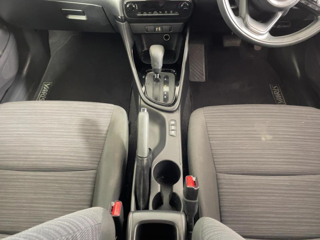Photo '18' of Toyota Yaris