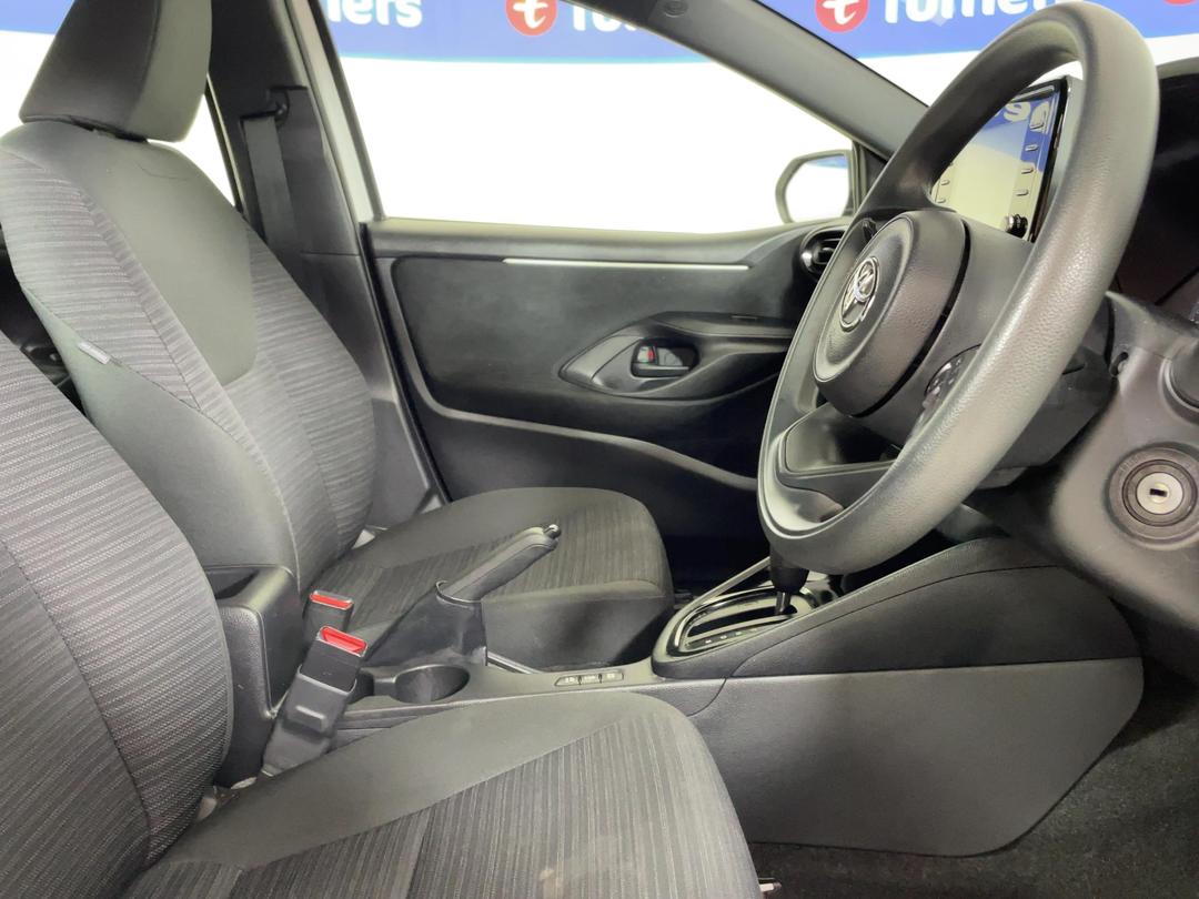 Photo '16' of Toyota Yaris