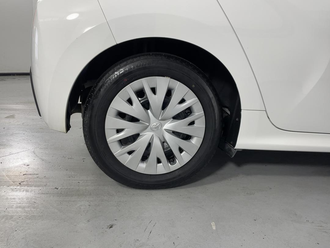 Photo '12' of Toyota Yaris