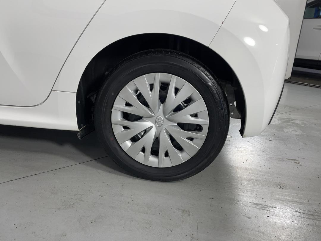 Photo '11' of Toyota Yaris