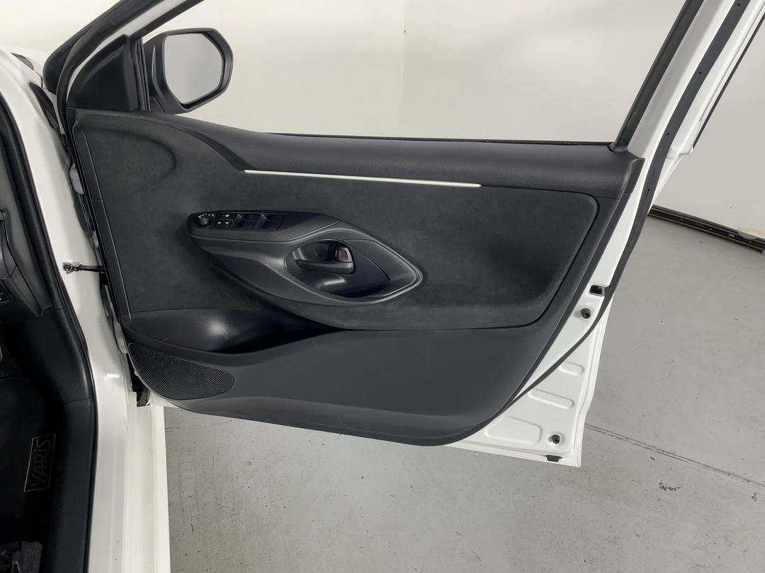 Photo '15' of Toyota Yaris