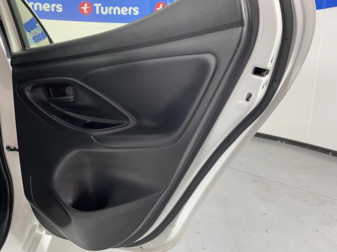Photo '19' of Toyota Yaris