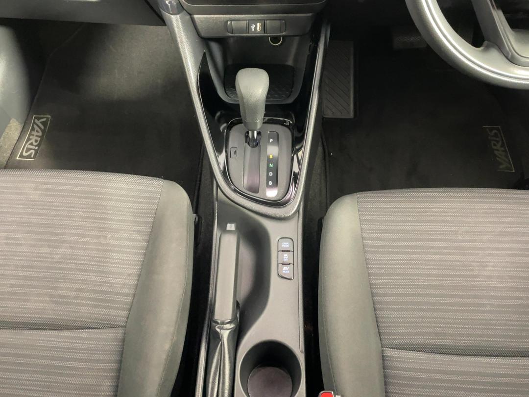 Photo '18' of Toyota Yaris