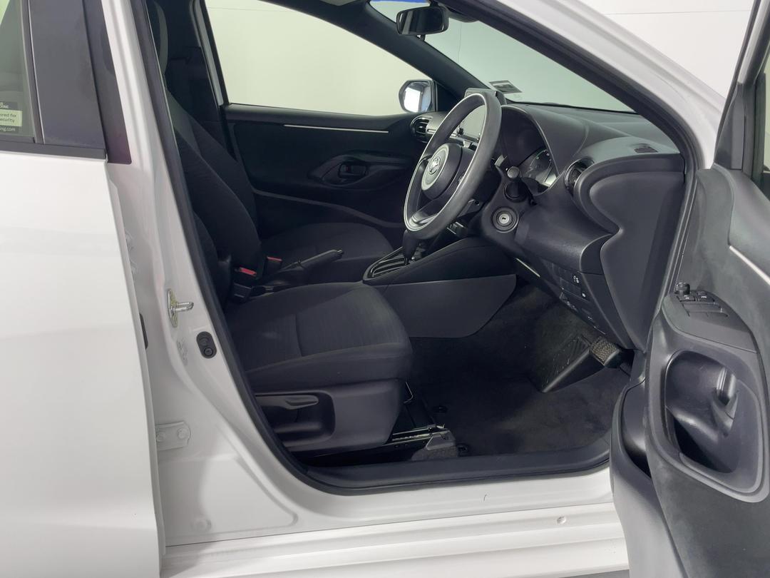 Photo '16' of Toyota Yaris