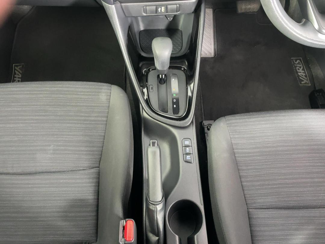 Photo '18' of Toyota Yaris