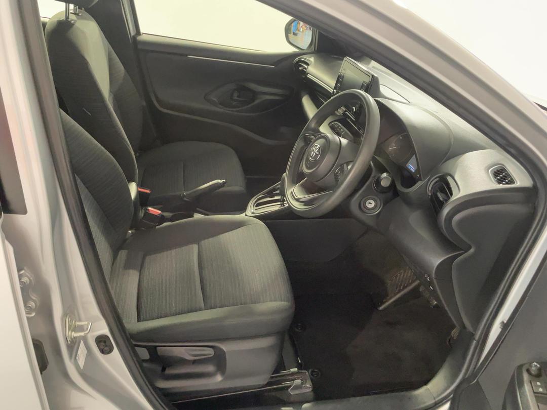 Photo '16' of Toyota Yaris
