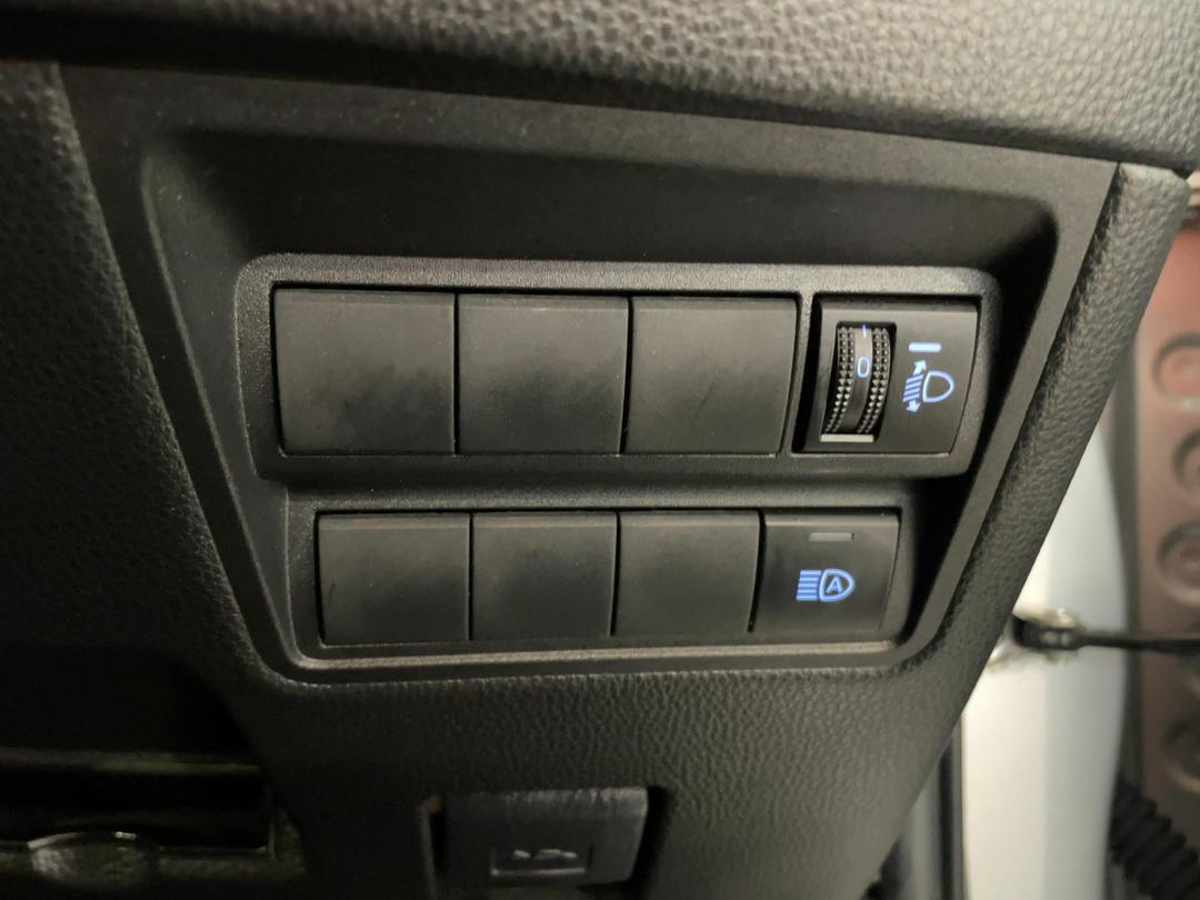 Photo '24' of Toyota Yaris