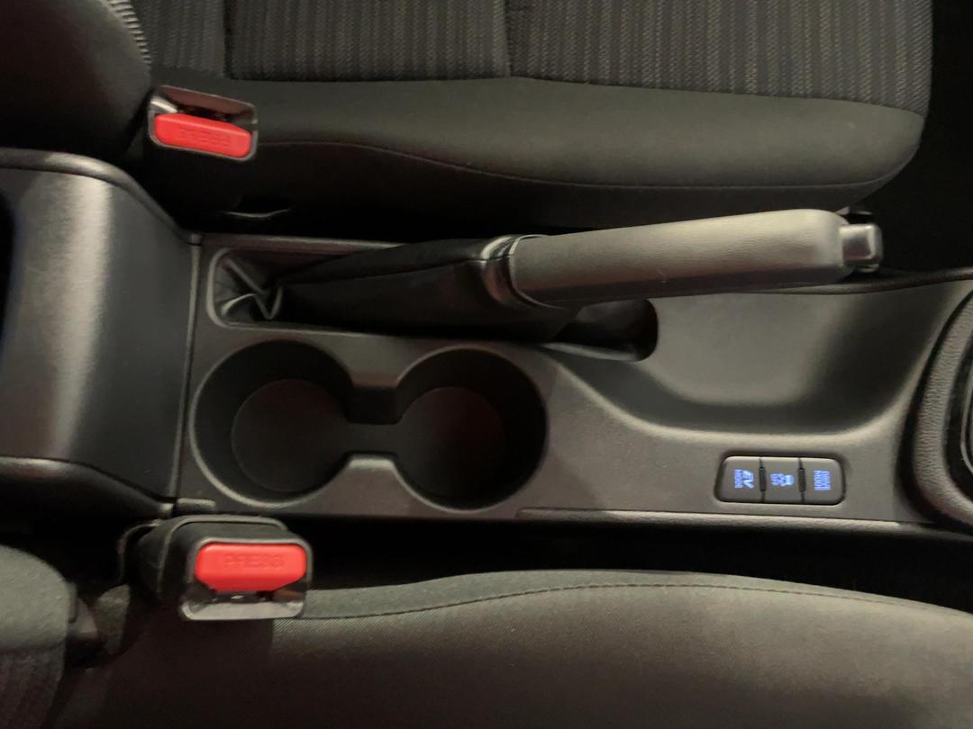 Photo '32' of Toyota Yaris