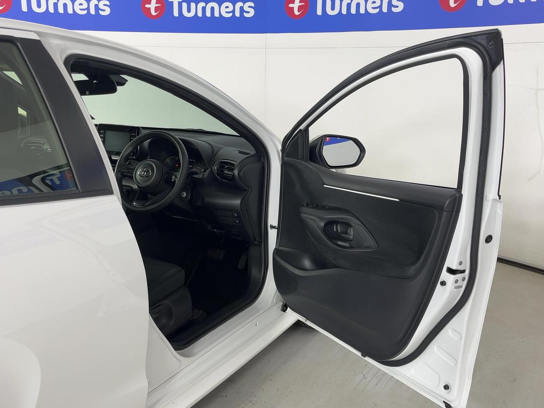 Photo '15' of Toyota Yaris