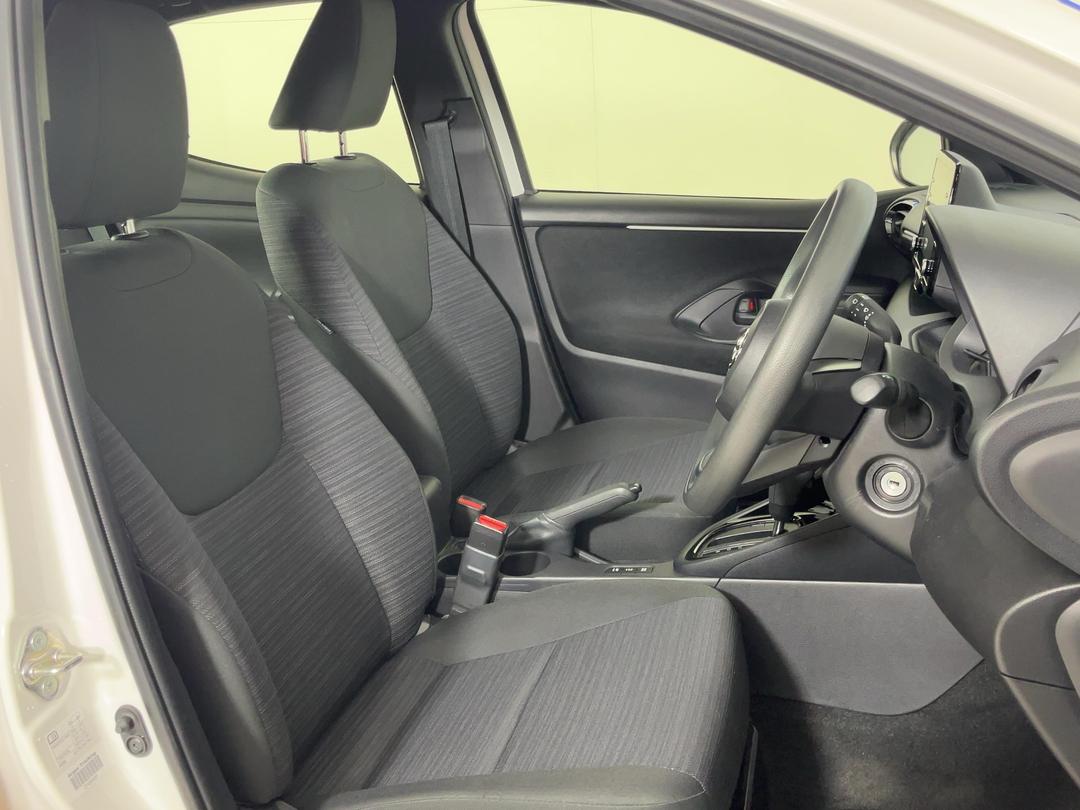 Photo '16' of Toyota Yaris