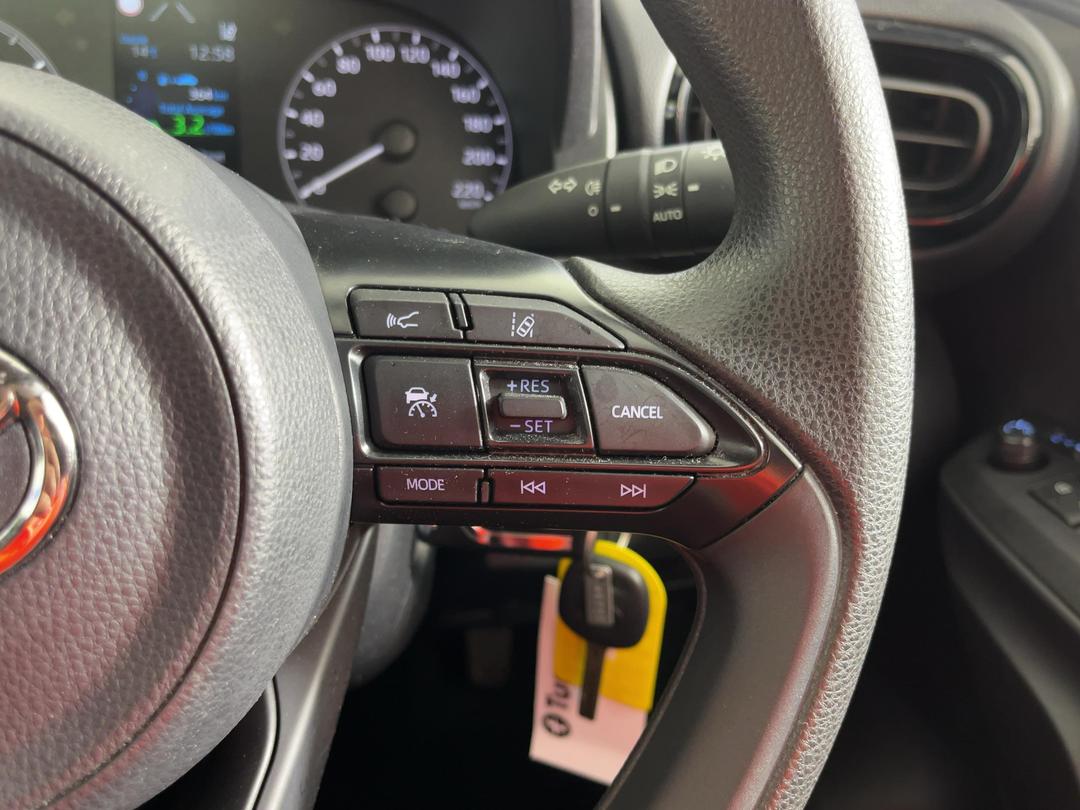 Photo '23' of Toyota Yaris