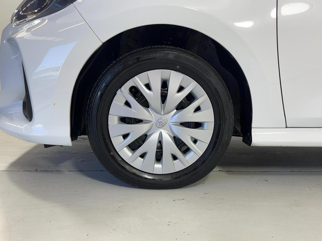 Photo '10' of Toyota Yaris