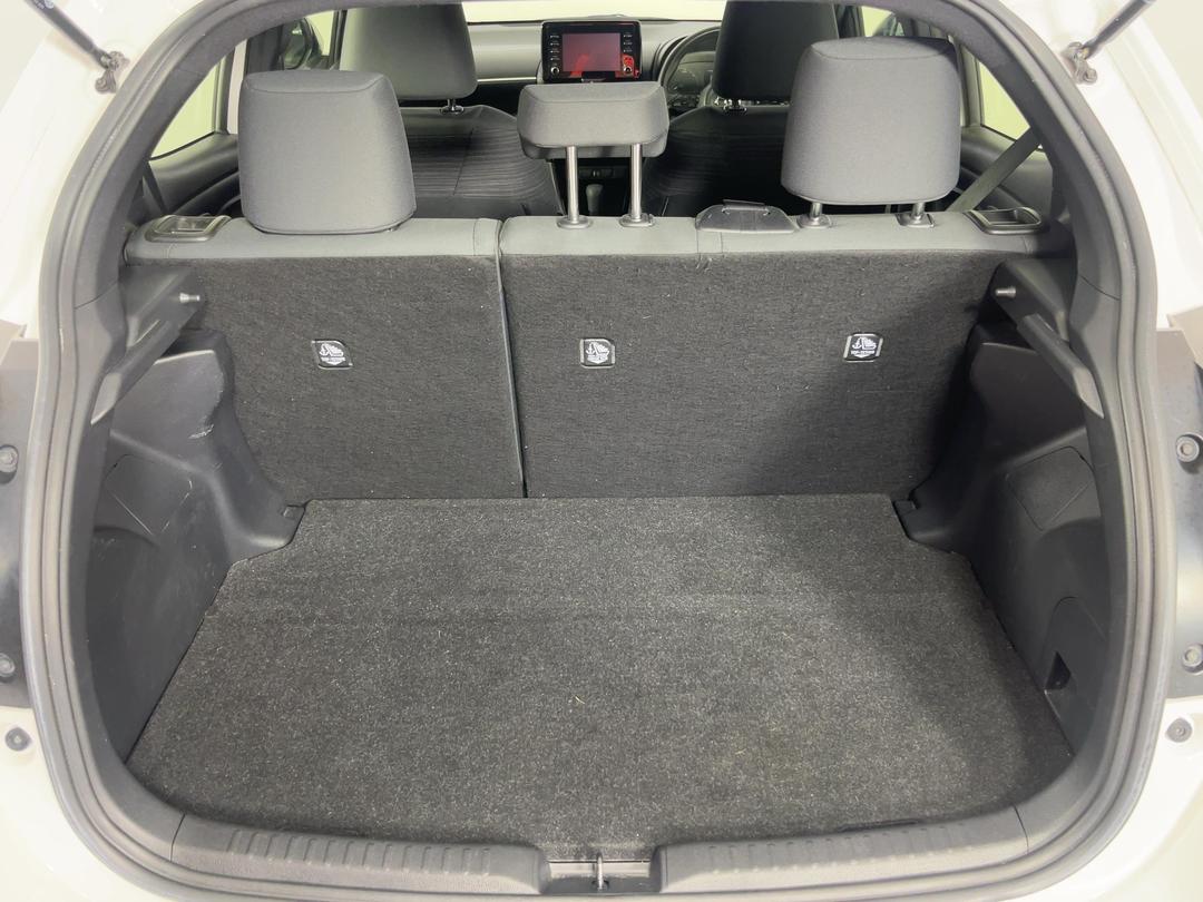 Photo '14' of Toyota Yaris