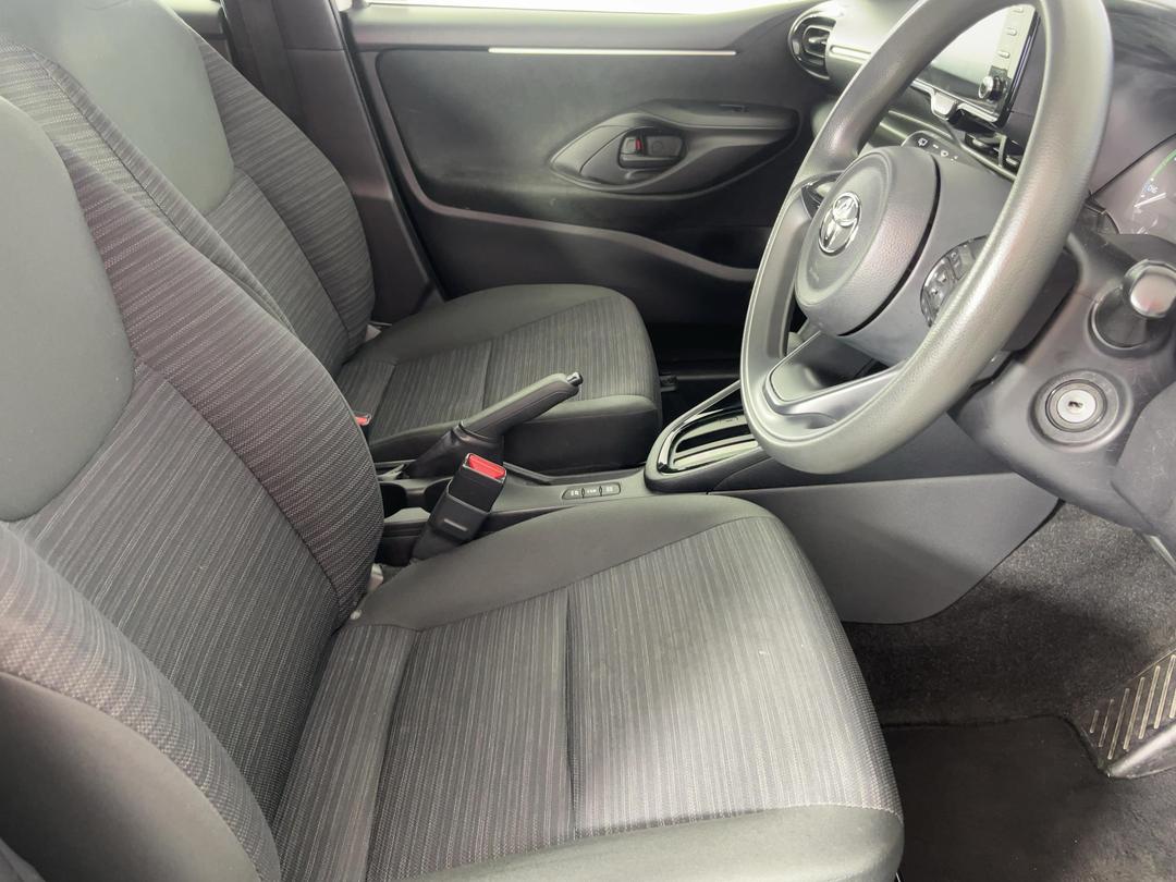 Photo '16' of Toyota Yaris