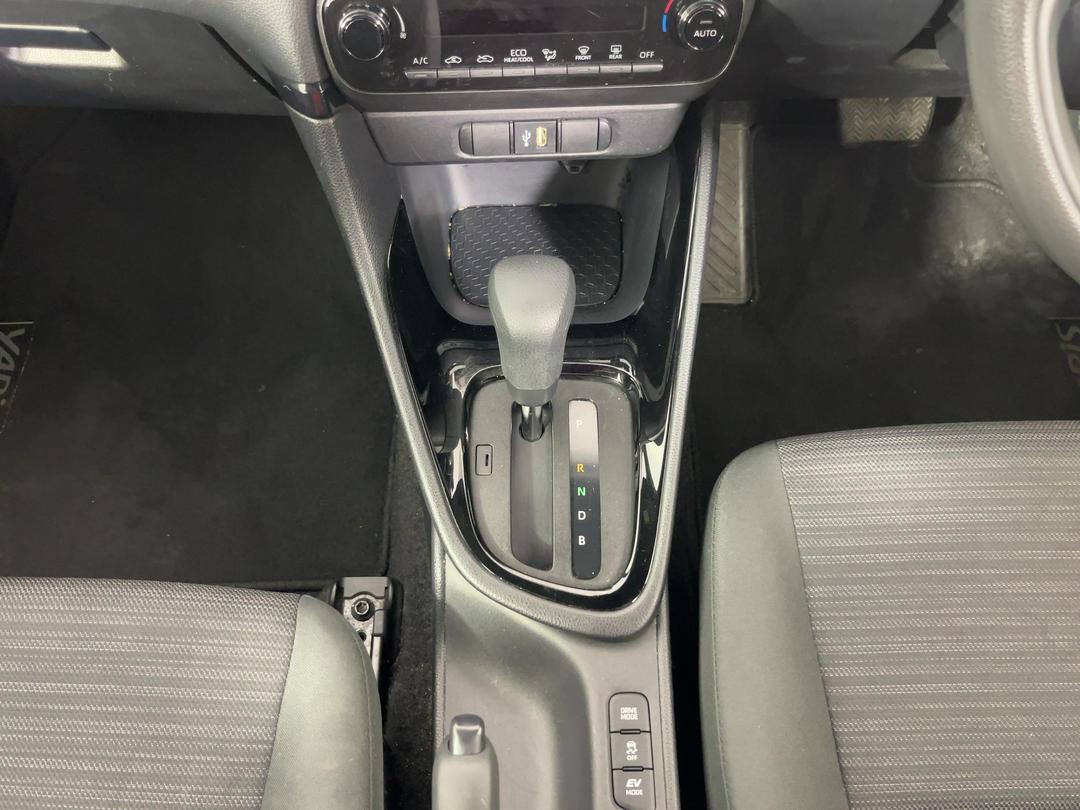 Photo '18' of Toyota Yaris