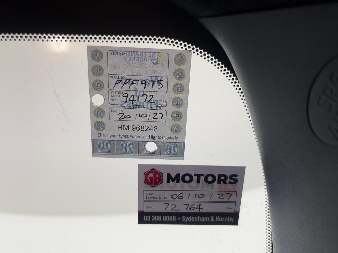 Photo '28' of Toyota Yaris